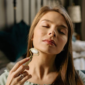 Как ухаживать за кожей после 40 лет: 5 бьюти‑советов