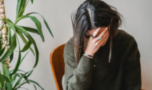 9 привычек, выдающих неуверенную в себе женщину