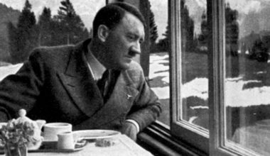Чем питался Гитлер: ни грамма мяса, штат дегустаторов и другие странности