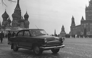 Черная “Волга”, лезвия в жвачках и еще 7 страшилок из в СССР