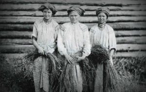 Плевальщицы: история странной профессии на Руси, которая исчезла всего 100 лет назад
