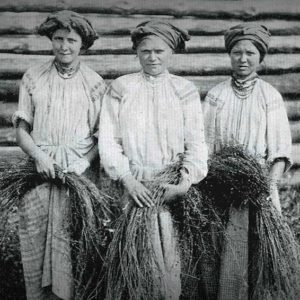 Плевальщицы: история странной профессии на Руси, которая исчезла всего 100 лет назад