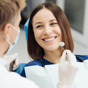 Секрет белоснежной улыбки: 4 важных момента, которые нужно знать об отбеливании зубов