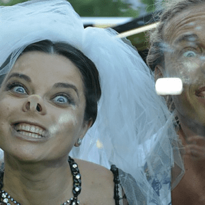 «Жгли» по полной: 11 фото звёзд, заряжающих позитивом