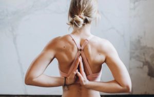 Сядьте прямо: 6 способов улучшить осанку
