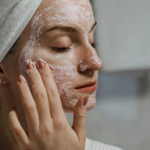 Как ухаживать за кожей с расширенными порами: 6 бьюти‑хаков