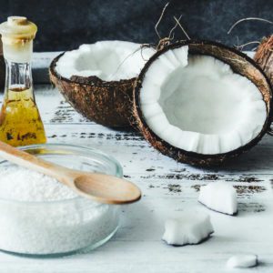6 способов использовать натуральное кокосовое масло в уходе за собой