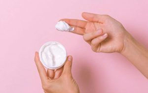 Антивозрастные ингредиенты в косметике, которые работают: 6 анти-эйдж помощников