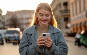 Как перестать скроллить ленту: 5 шагов к свободе от соцсетей