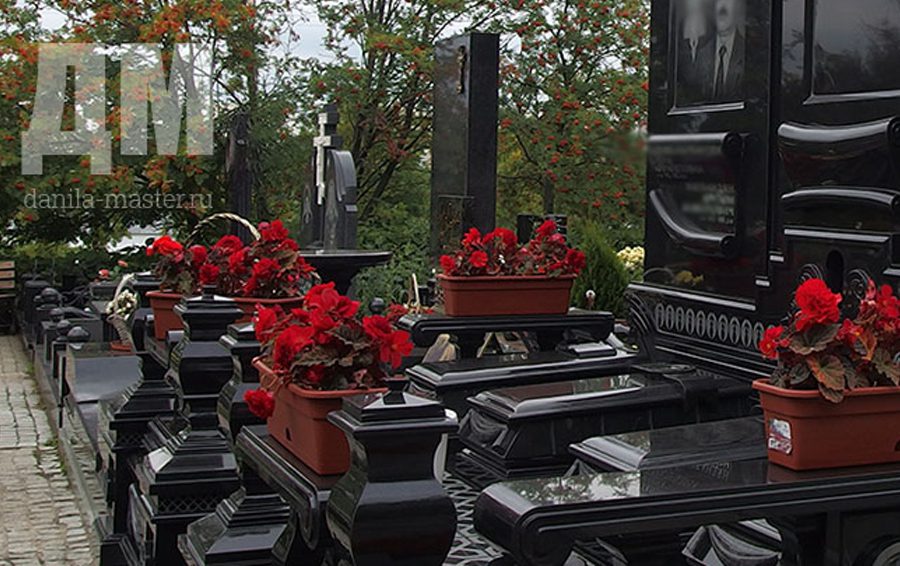 Критерии при выборе и покупке качественного памятника на могилу