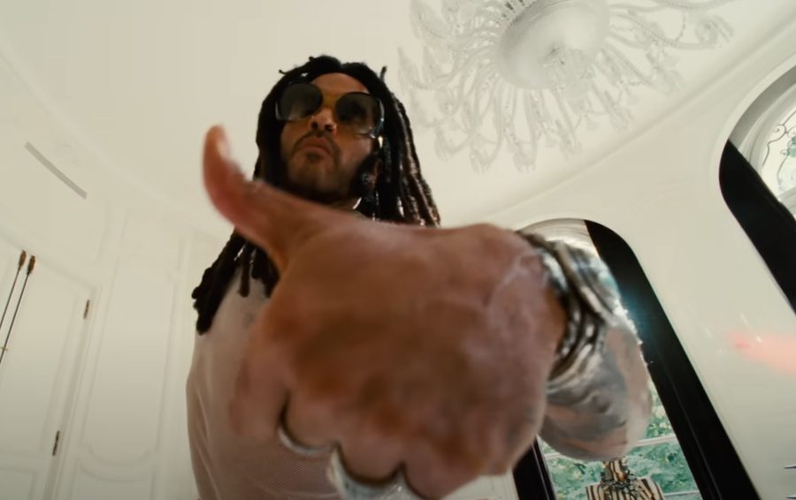 Фото: кадр из видео - Lenny Kravitz - TK421 (Official Video) Ленни Кравиц