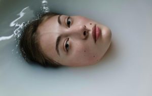 Кожа сухая и стянутая: как восстановить кожный барьер за 4 шага