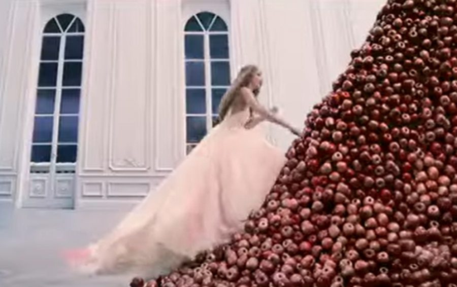 Фото: кадры из видео Nina Ricci реклама Nina Ricci Руслана Коршунова