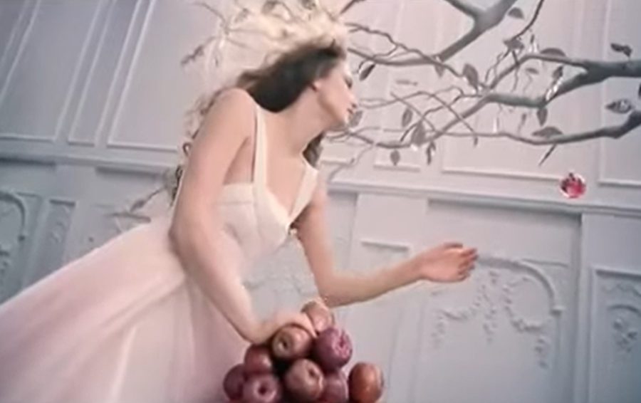 Фото: кадры из видео Nina Ricci реклама Nina Ricci Руслана Коршунова