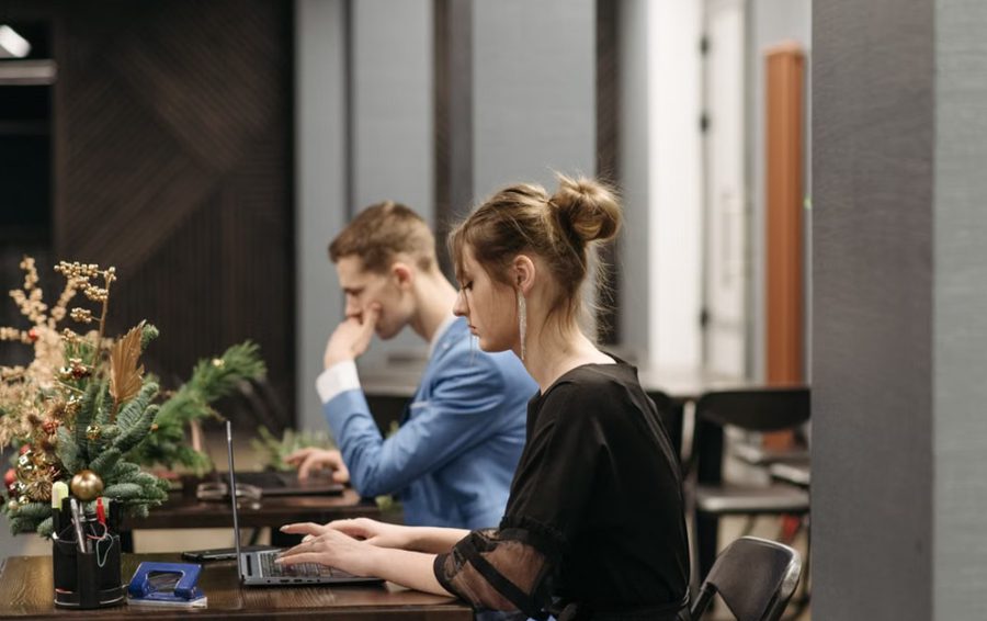 Не остаётся денег после зарплаты тренд на подработки и слеш-карьеру