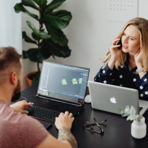 Работа в офисе под угрозой — пора учиться на сантехника? Новый карьерный тренд набирает обороты